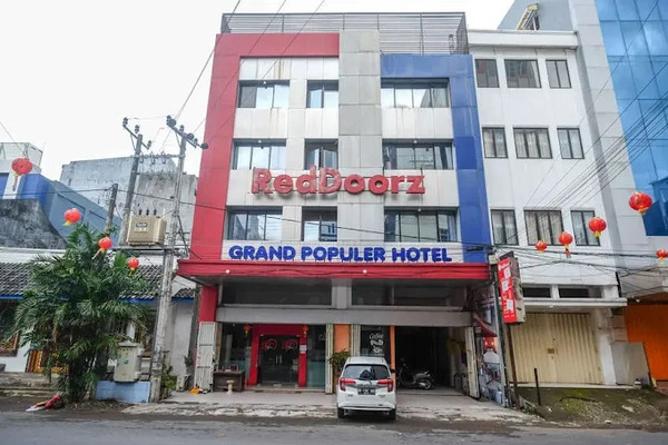 RedDoorz Plus at Grand Populer Hotel Makassar - Makassar