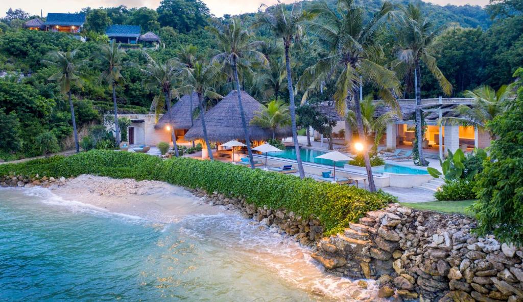 Semaya Beach Resort - Nusa Penida Island