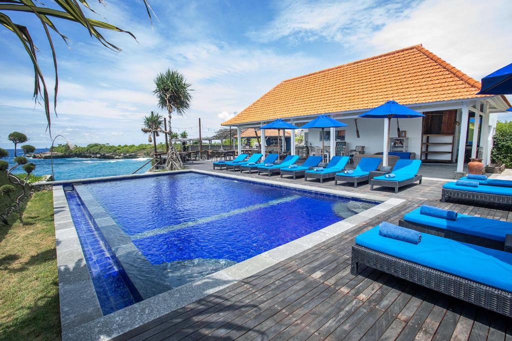 Water Blow Huts - Lembongan Island